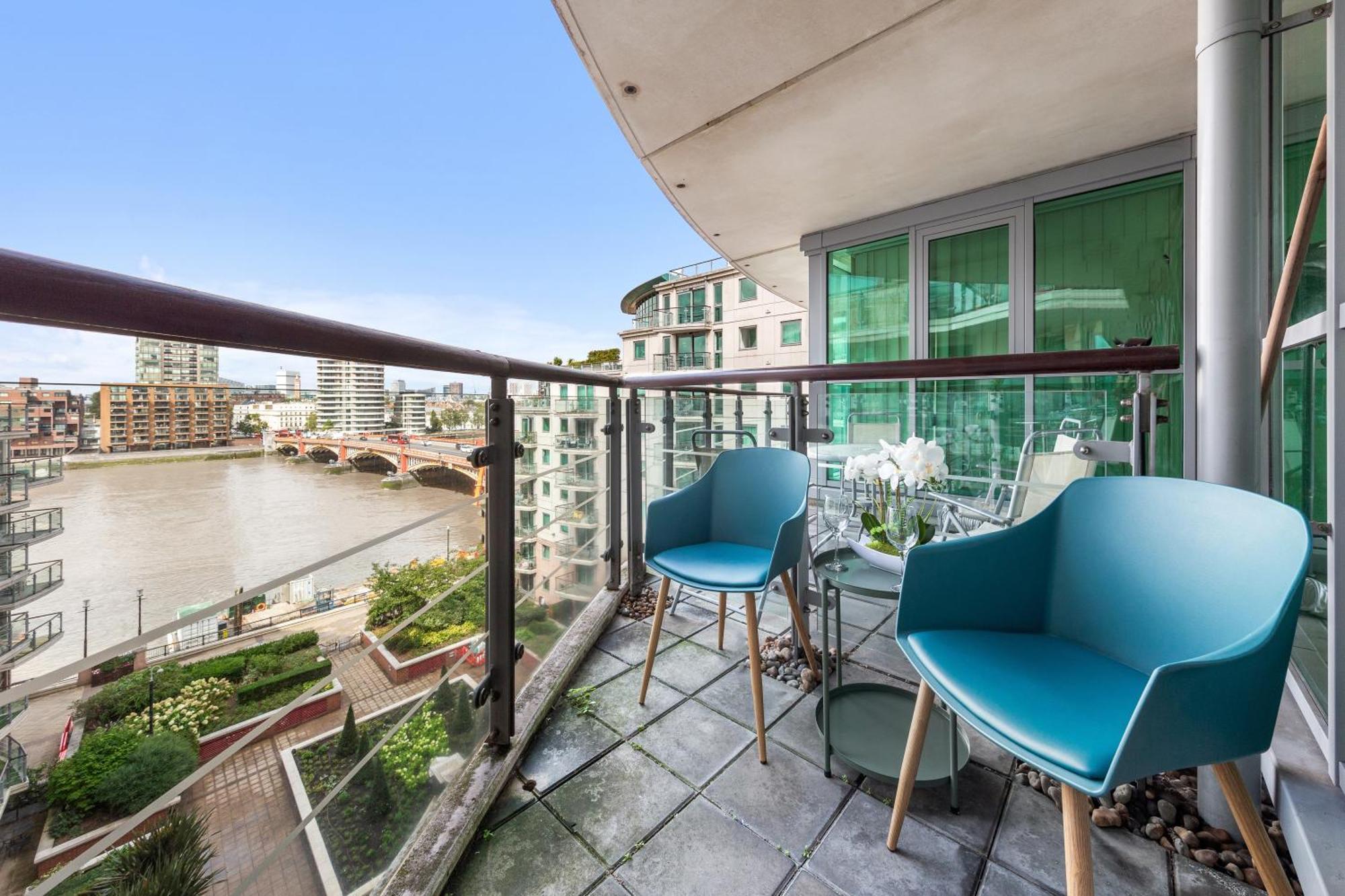 St, George Wharf Vauxhall Bridge Large 2bedrooms With River View Panoramic Balcony London